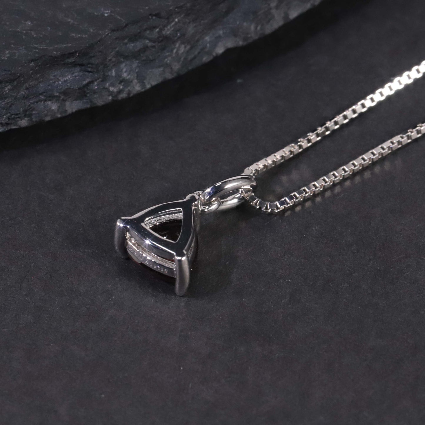 Irosk Trillion cut Necklace in Sterling Silver -  Garnet